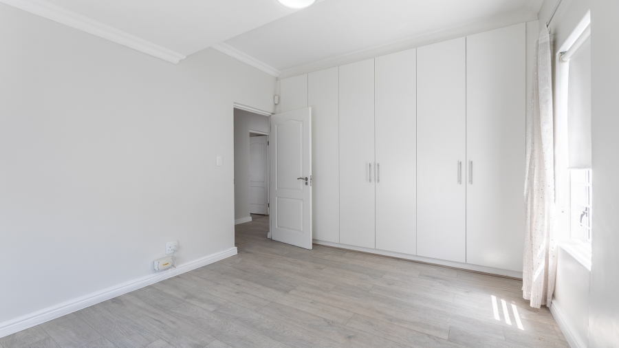To Let 4 Bedroom Property for Rent in Bloubergstrand Western Cape